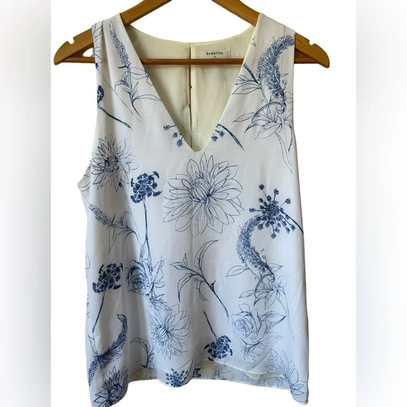 Aritzia Babaton Maddox Blouse Flowly V Neck Sleeveless Size M Hand drawn Print - Picture 5 of 9